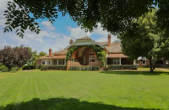 Petersons Armidale Winery and Guesthouse