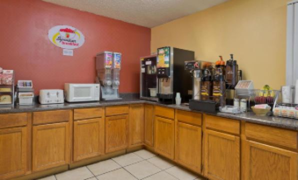 Super 8 by Wyndham Chipley