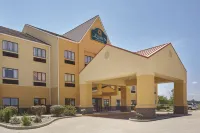 La Quinta Inn & Suites by Wyndham South Bend - parking