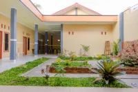 Penginapan Arsyana Hotels in Donorojo