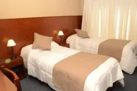 Hotel Leoncia - parkir