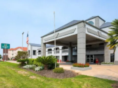 Quality Inn Clute Freeport Hotels in Clute
