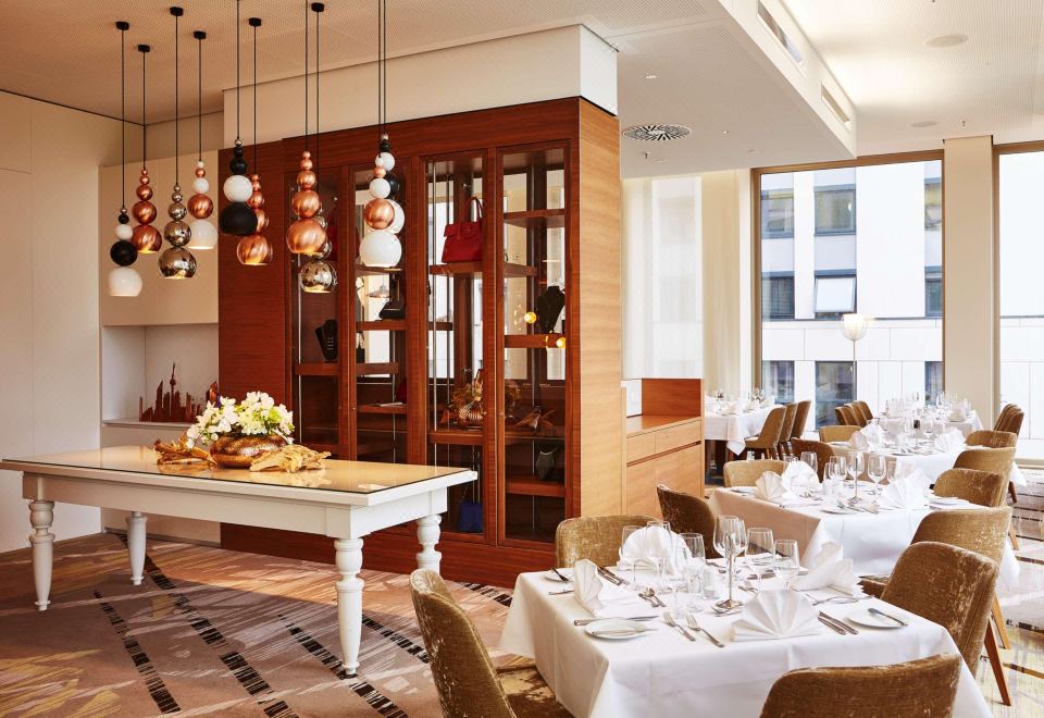 슈타이겐베르거 호텔의 룸서비스 음식 이미지