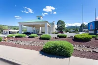 Motel 6 Williams, AZ - West - Grand Canyon Hotels near Route 66 Sign