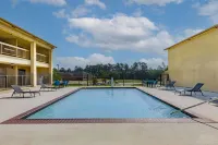 Days Inn & Suites by Wyndham Huntsville Hotels in Huntsville