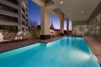 Embassy Suites by Hilton Los Angeles Glendale - Pool