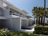 Mykonos Blanc - Preferred Hotels & Resorts Отели рядом с достопримечательностью «Пляж Орнос»