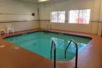 AmericInn by Wyndham Cedar Rapids North - Pools