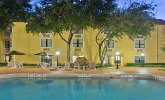 Holiday Inn Express & Suites Irving DFW Airport North