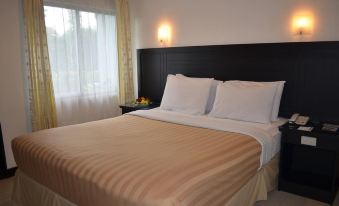1. Hotel Pa..