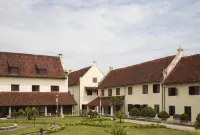 Colonial Hotel Makassar Hotel dekat Matahari Department Store GTC Tanjung Bunga Makassar