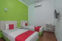 RedDoorz Plus Near Alun Alun Kuningan