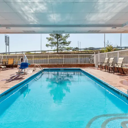 Country Inn & Suites by Radisson, Lumberton, NC