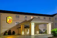 Super 8 by Wyndham Pontoon Beach IL/St. Louis MO Area Hotels in Pontoon Beach