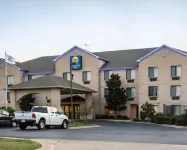 Comfort Inn & Suites Mansfield Hotels near First Methodist Mansfield