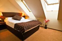 Hotel Korel - Airport Shuttle