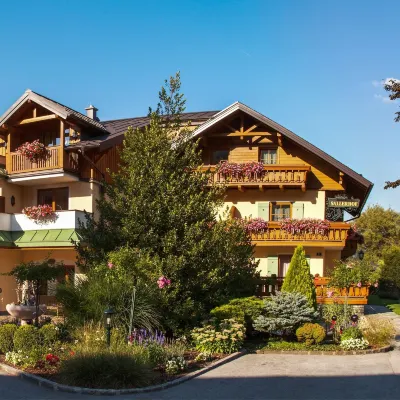 Garten - Hotel Sallerhof Hotels near Schloss Hellbrunn
