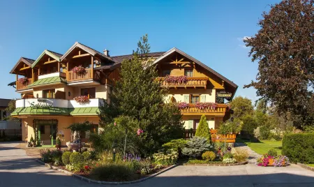 Garten - Hotel Sallerhof Отели в г. Гемайнде Аниф