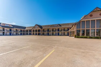 Econo Lodge Inn & Suites Hotels in Oklahoma City