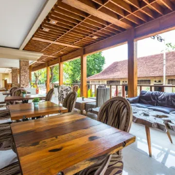 Alron Hotel Kuta Powered by Archipelago