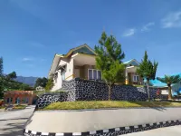 Hotel Grand Dian Guci Hotel dekat Pemandian Air Panas Guci