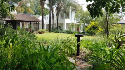 Six Valk Avenue Guest House Hotels in Fourways