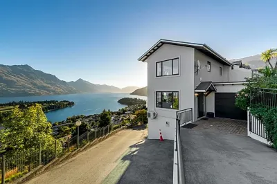 Amity Serviced Apartments Hotels in Queenstown