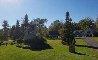 Captain's Quarters Motel