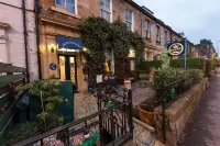 The Kingsview Townhouse - Boutique Hostel