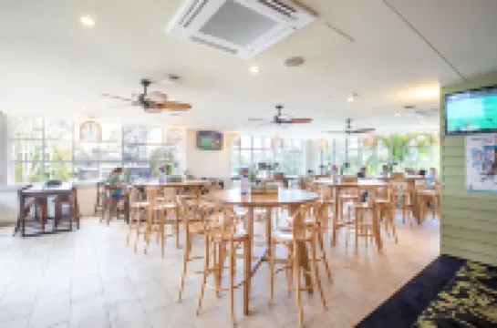 Nightcap at Commercial Hotel فنادق في غولد كوست