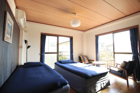 Kamakura Seaview Guesthouse Sun & Breeze Отели рядом с достопримечательностью «Sasuke Inari Shrine»