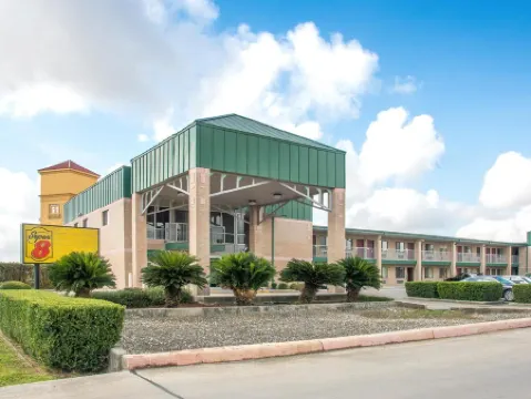 Super 8 by Wyndham Seguin