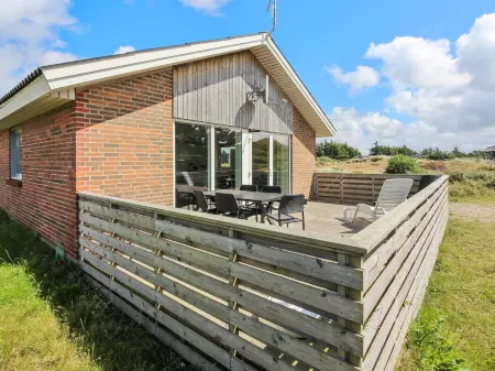 "Hawarth" - 300m to the Fjord Отели в г. Hvide Sande