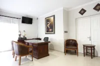 RedDoorz Plus near Adisucipto Airport 2