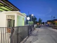 Cloverleaf Homestay Hotels in Bontang
