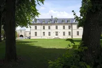 Château de Lazenay Hôtels à proximité de : Apremont-sur-Allier