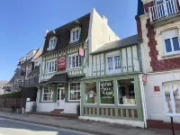Hôtel de la Plage فنادق في Auberville