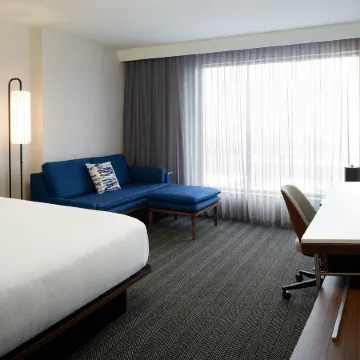 Courtyard Montreal Midtown Отели рядом с достопримечательностью «Высшая школа коммерческих студий в Монреале»