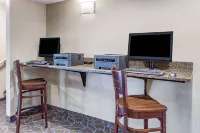 AmericInn by Wyndham Burnsville - Parking