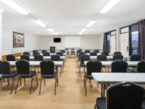 デイズ イン バイ ウィンダム ローリー ミッドタウン ローリーのホテル