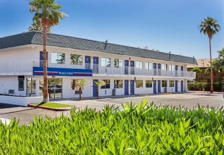 Motel 6 Blythe, CA Отели в г. Блайт