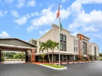 La Quinta Inn & Suites by Wyndham St. Petersburg Northeast Hotels near Enclave at St. Petersburg