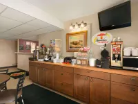Super 8 by Wyndham Redfield Hotels in Redfield