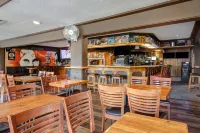 Days Inn by Wyndham Victoria Uptown - bar