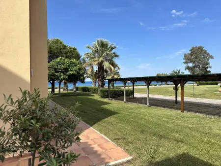 Relax in This Sithonia Property with Great Ocean Views Отели в г. Sithonia