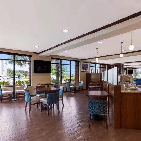 Comfort Suites North Mobile Отели в г. Сараленд