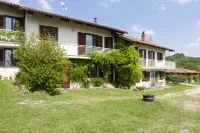 Private Estate Among the Vineyards of Alba - Italy - Homestays