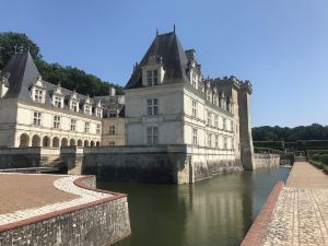 Villa avec 4 chambre(s) de 470 m² et 3 salle(s) de bains privée(s) à Saint-Cyr-sur-Loire