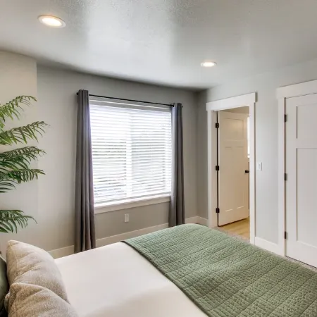 Garden City Townhome, Close to Parks and Downtown!