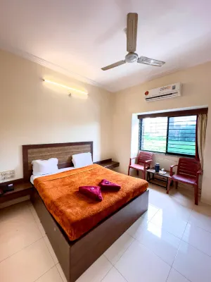 Hotel Laxmibai Palace- Only 300 Miter from Sai Baba Temple!!!!